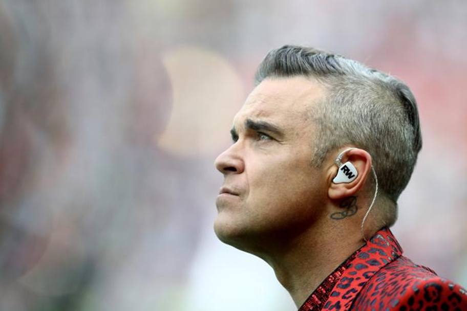 Il cantante Robbie Williams, grande stella della cerimonia di apertura.GETTY